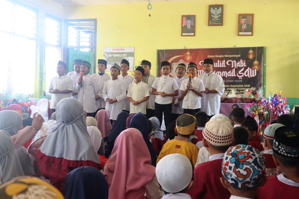 Peringati Maulid Nabi Muhammad