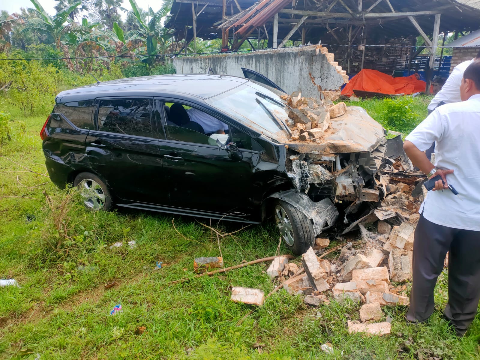 Mobil Xpander Vs Sepeda Motor Honda Revo Terlibat Laka