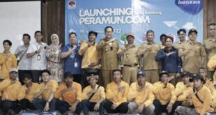 Seremoni peluncuran Web Booking Bukit Peramun dihadiri oleh Vice President SKCSR BCA Ira Bachtar (tengah) didampingi oleh Wakil Bupati Belitung Isyak Meirobie (kedua dari kiri), Kepala KCU BCA Tanjungpandan Yosef (kiri), dan Ketua HKM Arsel Community Adi Darmawan (kanan) pada Senin (19/9).