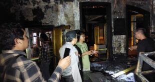 Toko Alat Elektronik Sebelah Sisi Timur Taman Adipura Terbakar