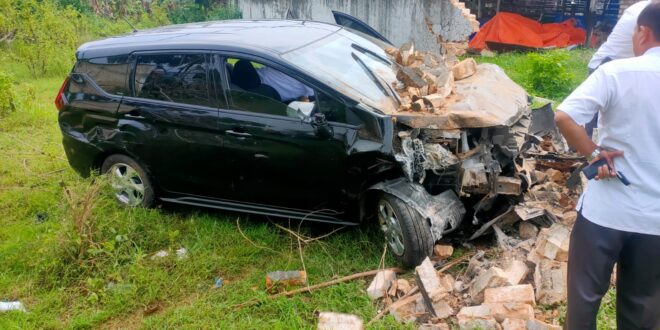 Mobil Xpander Vs Sepeda Motor Honda Revo Terlibat Laka