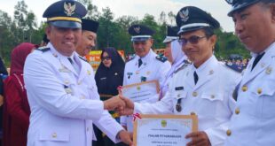 Pemerintah Kecamatan Lingga Beri Penghargaan Tokoh dan Abdi Masyarakat