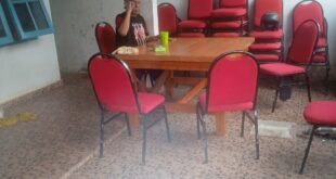 Cukup dengan membawa sikat gigi dan selimut saja setiap pengunjung sudah mendapatkan tempat yang layak